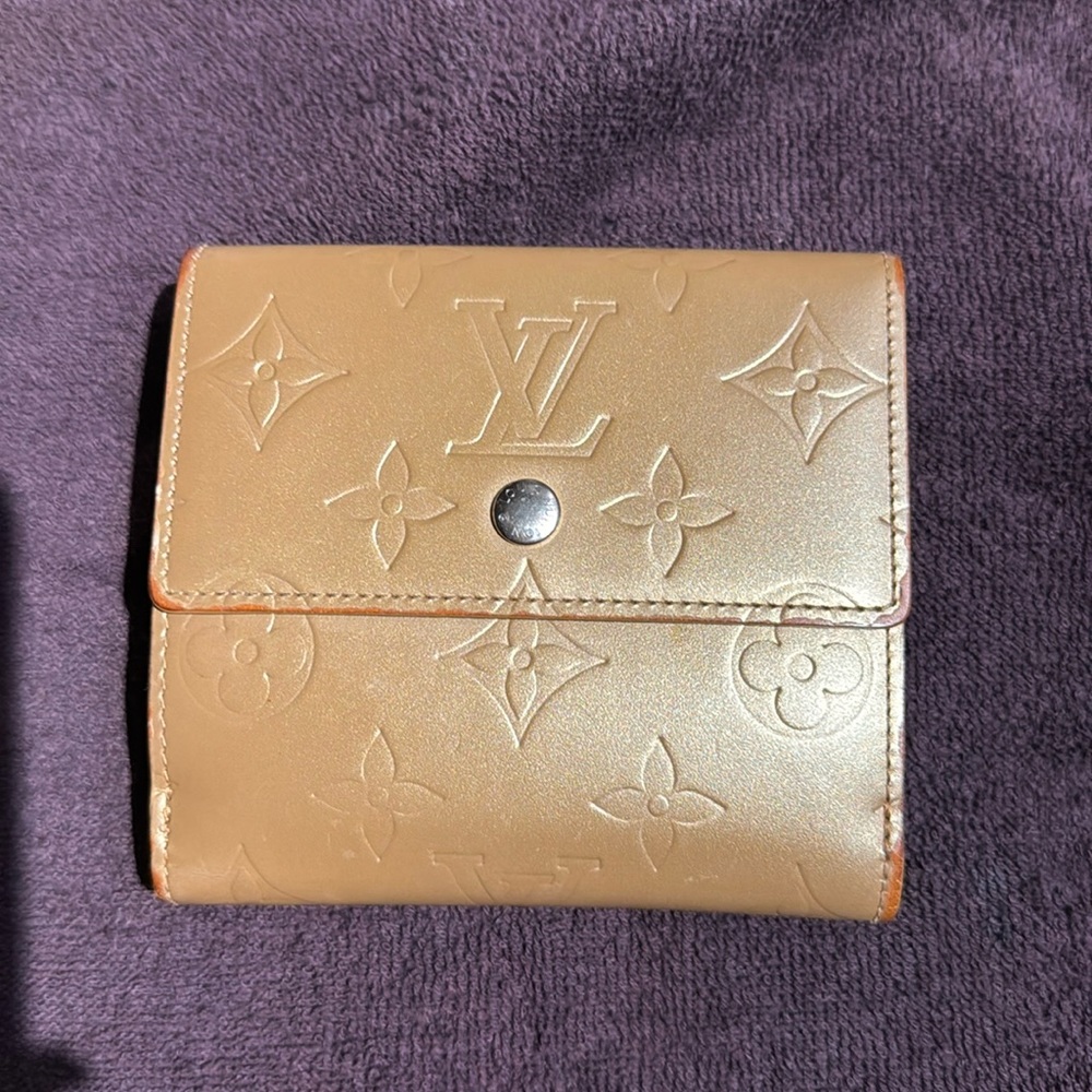 Louis Vuitton vernis Elise Wallet.